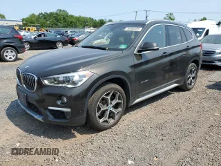 2017 BMW X1 xDrive28i z VIN WBXHT3C31H5F73186, wystawiony jako Copart lot #59268495 z przebiegiem 97 903 mil mil oraz Szkoda całkowita • Salvage title. Historia ofert i sprzedaży dostępna na DreamBid. Obrazek 1.