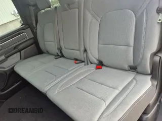 2023 Ram 1500 Big Horn z VIN 1C6RRFFG0PN561016, wystawiony jako IAAI lot #42567676 z przebiegiem 62 471 mil mil oraz . Historia ofert i sprzedaży dostępna na DreamBid. Obrazek 1.