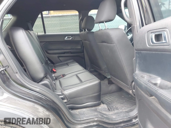 2016 Ford Police Interceptor Utility z VIN 1FM5K8AR4GGA78659, wystawiony jako IAAI lot #42298126 z przebiegiem 72 251 mil mil oraz . Historia ofert i sprzedaży dostępna na DreamBid. Obrazek 8.