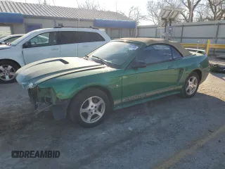 2002 Ford Mustang Deluxe z VIN 1FAFP44432F113926, wystawiony jako Copart lot #41612155 z przebiegiem 129 033 mil mil oraz Szkoda całkowita • Salvage title. Historia ofert i sprzedaży dostępna na DreamBid. Obrazek 1.
