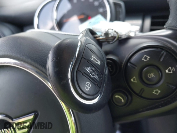 2021 MINI Hardtop 4 Door Oxford Edition with VIN WMWXU7C09M2P17351, listed as a IAAI auction lot 42330197 with 51,628 mi miles and . Bid and sale history available at DreamBid. Image 11.
