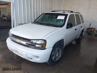 2006 Chevrolet TrailBlazer LS with VIN 1GNDS13S062235856, listed as a IAAI auction lot 41960738 with 112,706 mi miles. Bid and sale history available at carsss.com. Image 2.