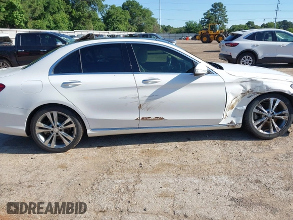 2015 Mercedes-Benz C 300 z VIN 55SWF4JB6FU051639, wystawiony jako IAAI lot #42187934 z przebiegiem 125 256 mil mil oraz . Historia ofert i sprzedaży dostępna na DreamBid. Obrazek 13.