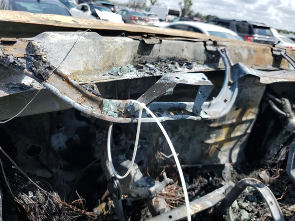 2007 GMC Sierra 3500 SRW Work Trk z VIN 1GTHK33D57F124981, wystawiony jako Copart lot #55975605 z przebiegiem Nie podano mil oraz Nie do naprawy • Non repairable. Historia ofert i sprzedaży dostępna na DreamBid. Obrazek 9.