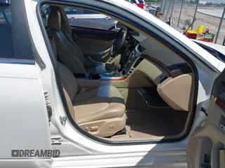 2010 Cadillac CTS Luxury z VIN 1G6DE5EG8A0106576, wystawiony jako IAAI lot #42256108 z przebiegiem 86 740 mil mil oraz . Historia ofert i sprzedaży dostępna na DreamBid. Obrazek 5.