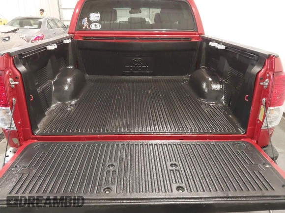 2011 Toyota Tundra 4WD Truck with VIN 5TFDW5F12BX178046, listed as a IAAI auction lot 41619191 with 186,866 mi miles. Bid and sale history available at carsss.com. Image 12.