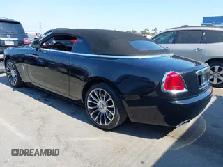 2018 Rolls-Royce Dawn z VIN SCA666D59JU115652, wystawiony jako IAAI lot #39811506 z przebiegiem 21 608 mil mil oraz . Historia ofert i sprzedaży dostępna na DreamBid. Obrazek 3.