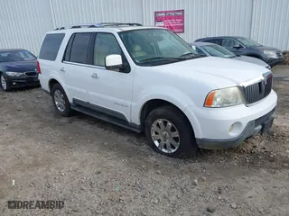 2004 Lincoln Navigator Luxury with VIN 5LMFU27R84LJ33410, listed as a IAAI auction lot 41530053 with 212,483 mi miles. Bid and sale history available at carsss.com. Image 1.