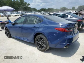 2025 Toyota Camry LE z VIN 4T1DAACK9SU000961, wystawiony jako Copart lot #58364245 z przebiegiem 11 465 mil mil oraz Szkoda całkowita • Salvage title. Historia ofert i sprzedaży dostępna na DreamBid. Obrazek 2.