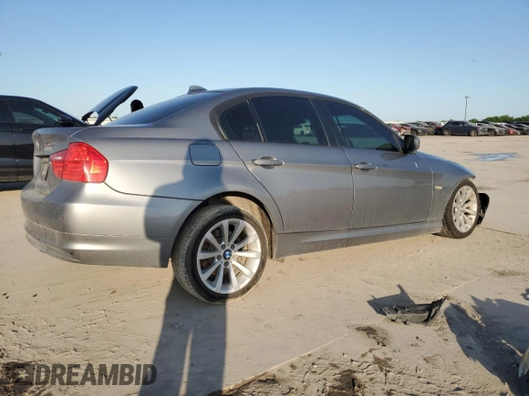 2011 BMW 3 Series 328i z VIN WBAPH7G54BNM55230, wystawiony jako Copart lot #52438875 z przebiegiem Nie podano mil oraz Szkoda całkowita • Salvage title. Historia ofert i sprzedaży dostępna na DreamBid. Obrazek 3.