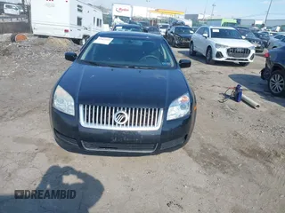 2008 Mercury Milan z VIN 3MEHM01108R628763, wystawiony jako IAAI lot #41667525 z przebiegiem 217 905 mil mil oraz . Historia ofert i sprzedaży dostępna na DreamBid. Obrazek 12.