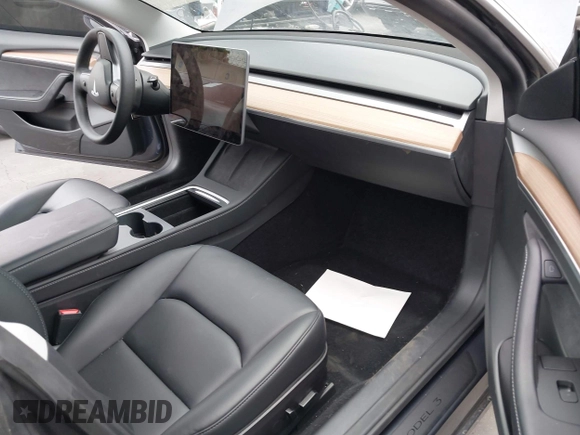 2023 Tesla Model 3 z VIN 5YJ3E1EAXPF403095, wystawiony jako IAAI lot #42151764 z przebiegiem 17 872 mil mil oraz . Historia ofert i sprzedaży dostępna na DreamBid. Obrazek 5.