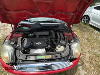 2010 MINI Hardtop z VIN WMWMF3C55ATZ24438, wystawiony jako Copart lot #59035285 z przebiegiem 138 500 mil mil oraz Tytuł czysty. Historia ofert i sprzedaży dostępna na DreamBid. Obrazek 7.