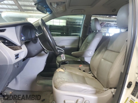 2015 Toyota Sienna Limited z VIN 5TDDK3DC3FS125940, wystawiony jako Copart lot #63550075 z przebiegiem 213 091 mil mil oraz Czysty tytuł • Clean title. Historia ofert i sprzedaży dostępna na DreamBid. Obrazek 7.