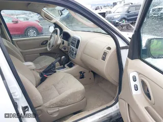 2007 Ford Escape XLT with VIN 1FMYU93147KA19886, listed as a IAAI auction lot 41830517 with 176,099 mi miles. Bid and sale history available at carsss.com. Image 5.