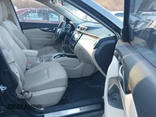 2016 Nissan Rogue SV with VIN 5N1AT2MT0GC860352, listed as a IAAI auction lot 40926872 with 114,450 mi miles. Bid and sale history available at carsss.com. Image 5.