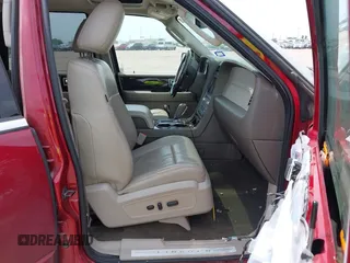 2015 Lincoln Navigator z VIN 5LMJJ2HT3FEJ07379, wystawiony jako IAAI lot #42032471 z przebiegiem 115 954 mil mil oraz . Historia ofert i sprzedaży dostępna na DreamBid. Obrazek 5.