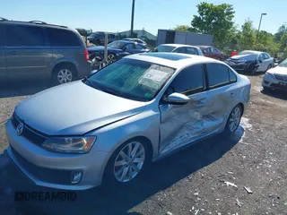 2015 Volkswagen Jetta GLI SEL с VIN 3VW4S7AJXFM345552, выставлен на аукционе IAAI как лот 42202133 с пробегом 111 303 миль миль и . История ставок и продаж доступна на DreamBid. Изображение 2.