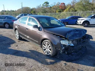 2010 Volkswagen Passat Komfort z VIN WVWJK7AN9AE138884, wystawiony jako IAAI lot #38454029 z przebiegiem 97 595 mil mil oraz . Historia ofert i sprzedaży dostępna na DreamBid. Obrazek 1.