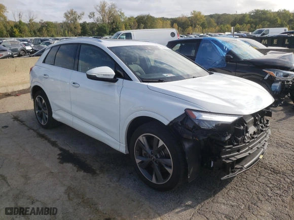 2022 Audi Q4 e-tron Premium Plus with VIN WA1H2BFZ8NP042634, listed as a Copart auction lot 69590233 with NaN miles. Bid and sale history available at carsss.com. Image 4.