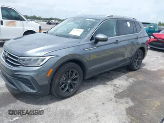 2024 Volkswagen Tiguan SE z VIN 3VV3B7AX9RM196186, wystawiony jako IAAI lot #42769059 z przebiegiem 16 258 mil mil oraz . Historia ofert i sprzedaży dostępna na DreamBid. Obrazek 17.