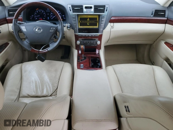 2010 Lexus LS 460 z VIN JTHBL1EF3A5097331, wystawiony jako Copart lot #62844135 z przebiegiem Nie podano mil oraz Szkoda całkowita • Salvage title. Historia ofert i sprzedaży dostępna na DreamBid. Obrazek 8.