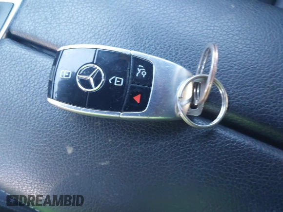 2019 Mercedes-Benz E-Class E 300 with VIN WDDZF4JB2KA526498, listed as a IAAI auction lot 40994058 with 74,282 mi miles. Bid and sale history available at carsss.com. Image 11.