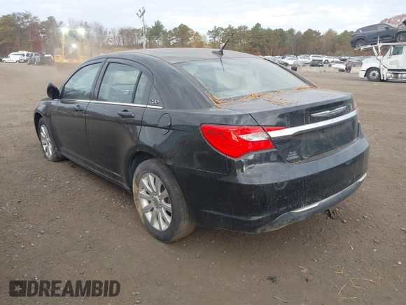 2011 Chrysler 200 Touring z VIN 1C3BC1FB8BN543007, wystawiony jako IAAI lot #40786481 z przebiegiem 187 043 mil mil oraz . Historia ofert i sprzedaży dostępna na DreamBid. Obrazek 3.