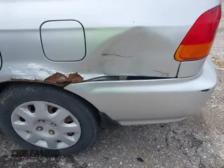 1998 Honda Civic DX z VIN 2HGEJ6525WH562868, wystawiony jako IAAI lot #42382885 z przebiegiem 222 789 mil mil oraz . Historia ofert i sprzedaży dostępna na DreamBid. Obrazek 6.