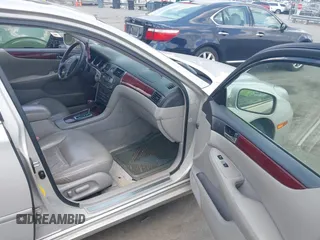 2002 Lexus ES 300 z VIN JTHBF30G220035419, wystawiony jako IAAI lot #42618535 z przebiegiem 218 434 mil mil oraz . Historia ofert i sprzedaży dostępna na DreamBid. Obrazek 5.