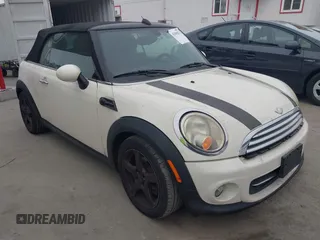 2011 MINI Convertible z VIN WMWZN3C5XBTZ89487, wystawiony jako IAAI lot #42500274 z przebiegiem 119 172 mil mil oraz . Historia ofert i sprzedaży dostępna na DreamBid. Obrazek 1.