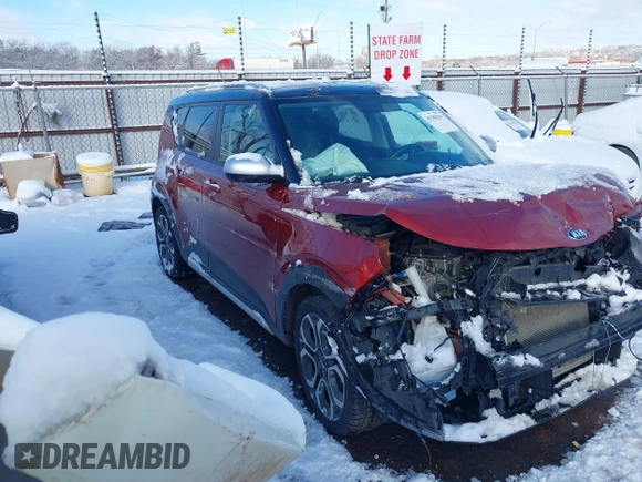 2020 Kia Soul LX with VIN KNDJ23AU0L7121625, listed as a IAAI auction lot 41282949 with 49,153 mi miles. Bid and sale history available at carsss.com. Image 1.