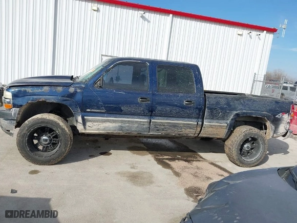 2002 Chevrolet Silverado 2500HD LS with VIN 1GCHK23U72F135032, listed as a IAAI auction lot 41674140 with NaN miles. Bid and sale history available at carsss.com. Image 14.