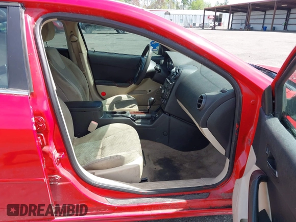 2007 Pontiac G6 with VIN 1G2ZG58N474121850, listed as a IAAI auction lot 41720379 with 264,144 mi miles. Bid and sale history available at carsss.com. Image 5.