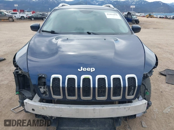 2018 Jeep Cherokee Latitude with VIN 1C4PJMCXXJD532507, listed as a IAAI auction lot 41895858 with 143,571 mi miles. Bid and sale history available at carsss.com. Image 13.