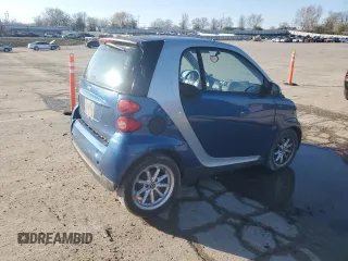 2010 Smart fortwo Pure z VIN WMEEJ3BA8AK361154, wystawiony jako Copart lot #50492125 z przebiegiem 101 864 mil mil oraz Szkody całkowita. Historia ofert i sprzedaży dostępna na DreamBid. Obrazek 3.