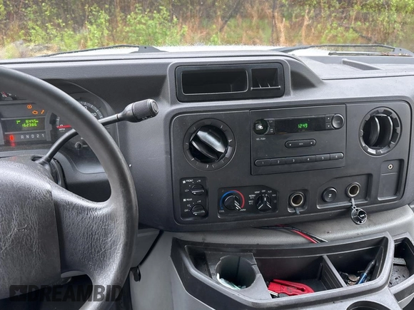 2013 Ford Econoline Cargo Commercial with VIN 1FTNS2EW8DDB04338, listed as a Copart auction lot 56190265 with 162,386 mi miles and Clean title. Bid and sale history available at DreamBid. Image 9.