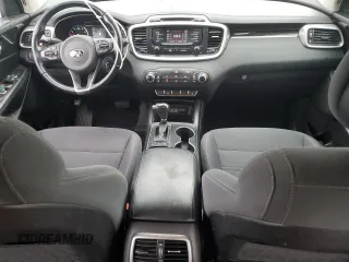 2016 Kia Sorento LX z VIN 5XYPGDA57GG162692, wystawiony jako Copart lot #49185585 z przebiegiem 134 152 mil mil oraz Szkoda całkowita • Salvage title. Historia ofert i sprzedaży dostępna na DreamBid. Obrazek 8.