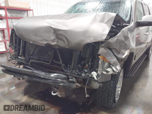 2014 GMC Yukon XL SLT with VIN 1GKS2KE76ER166776, listed as a IAAI auction lot 41056887 with 206,773 mi miles. Bid and sale history available at carsss.com. Image 6.