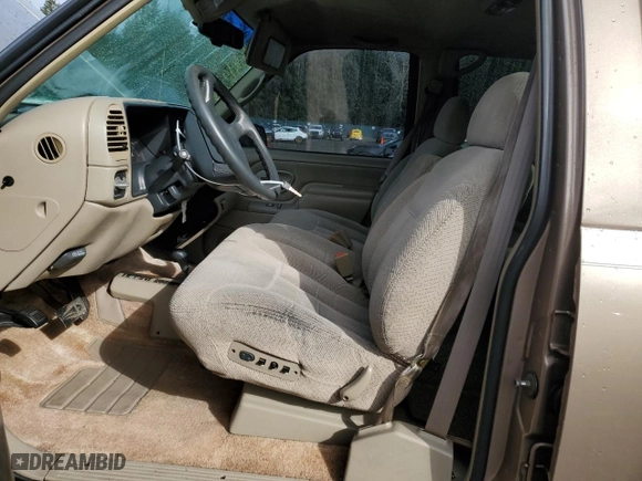1996 Chevrolet Tahoe with VIN 1GNEK13R5TJ420715, listed as a Copart auction lot 48997145 with 303,588 mi miles and Salvage Title. Bid and sale history available at carsss.com. Image 7.