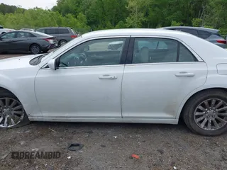 2014 Chrysler 300 z VIN 2C3CCAAG0EH157055, wystawiony jako IAAI lot #42039052 z przebiegiem 197 788 mil mil oraz . Historia ofert i sprzedaży dostępna na DreamBid. Obrazek 15.