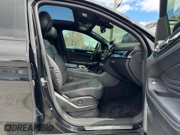 2019 Mercedes-Benz GLE 43 AMG z VIN 4JGED6EB5KA151724, wystawiony jako Copart lot #53707215 z przebiegiem 95 681 mil mil oraz Czysty tytuł • Clean title. Historia ofert i sprzedaży dostępna na DreamBid. Obrazek 5.
