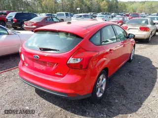 2014 Ford Focus SE with VIN 1FADP3K25EL230853, listed as a IAAI auction lot 41918975 with 147,268 mi miles. Bid and sale history available at carsss.com. Image 4.