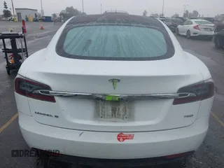 2018 Tesla Model S 75D with VIN 5YJSA1E24JF275038, listed as a IAAI auction lot 41916984 with 116,352 mi miles and . Bid and sale history available at DreamBid. Image 16.
