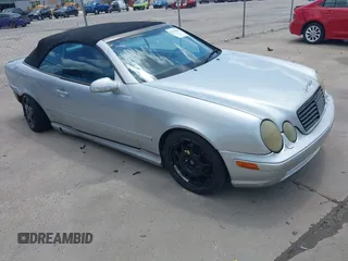 2001 Mercedes-Benz CLK 320/430 z VIN WDBLK70G71T074205, wystawiony jako IAAI lot #42319109 z przebiegiem 214 707 mil mil oraz . Historia ofert i sprzedaży dostępna na DreamBid. Obrazek 1.