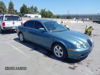 2000 Jaguar S-Type V6 z VIN SAJDA01C3YFL12928, wystawiony jako IAAI lot #42500456 z przebiegiem 145 359 mil mil oraz . Historia ofert i sprzedaży dostępna na DreamBid. Obrazek 1.