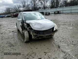 2007 Nissan Versa SL z VIN 3N1BC13E07L376632, wystawiony jako Copart lot #59384975 z przebiegiem Nie podano mil oraz Nie do naprawy • Non repairable. Historia ofert i sprzedaży dostępna na DreamBid. Obrazek 10.
