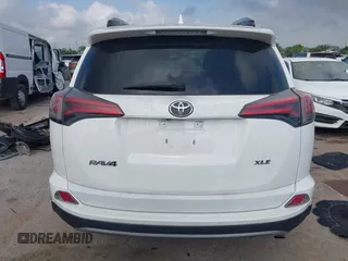 2018 Toyota RAV4 XLE z VIN 2T3WFREV2JW501356, wystawiony jako IAAI lot #42087027 z przebiegiem 32 117 mil mil oraz . Historia ofert i sprzedaży dostępna na DreamBid. Obrazek 16.
