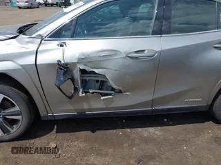 2022 Lexus UX 250h z VIN JTHP9JBHXN2054896, wystawiony jako IAAI lot #42152570 z przebiegiem 35 546 mil mil oraz . Historia ofert i sprzedaży dostępna na DreamBid. Obrazek 17.
