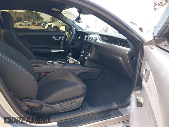 2021 Ford Mustang GT z VIN 1FA6P8CF3M5117977, wystawiony jako IAAI lot #42100989 z przebiegiem 13 557 mil mil oraz . Historia ofert i sprzedaży dostępna na DreamBid. Obrazek 5.